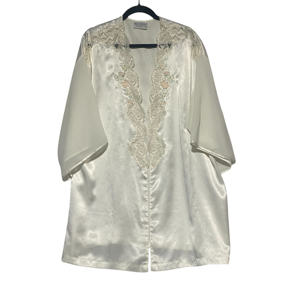 Val Mode Lingerie Satin Robe Medium White Lace Embroidered Accent 3/4 Sleeves
